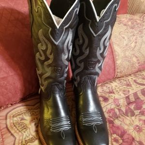 ARIAT WESTERN BOOTS/ SQUARE TOES